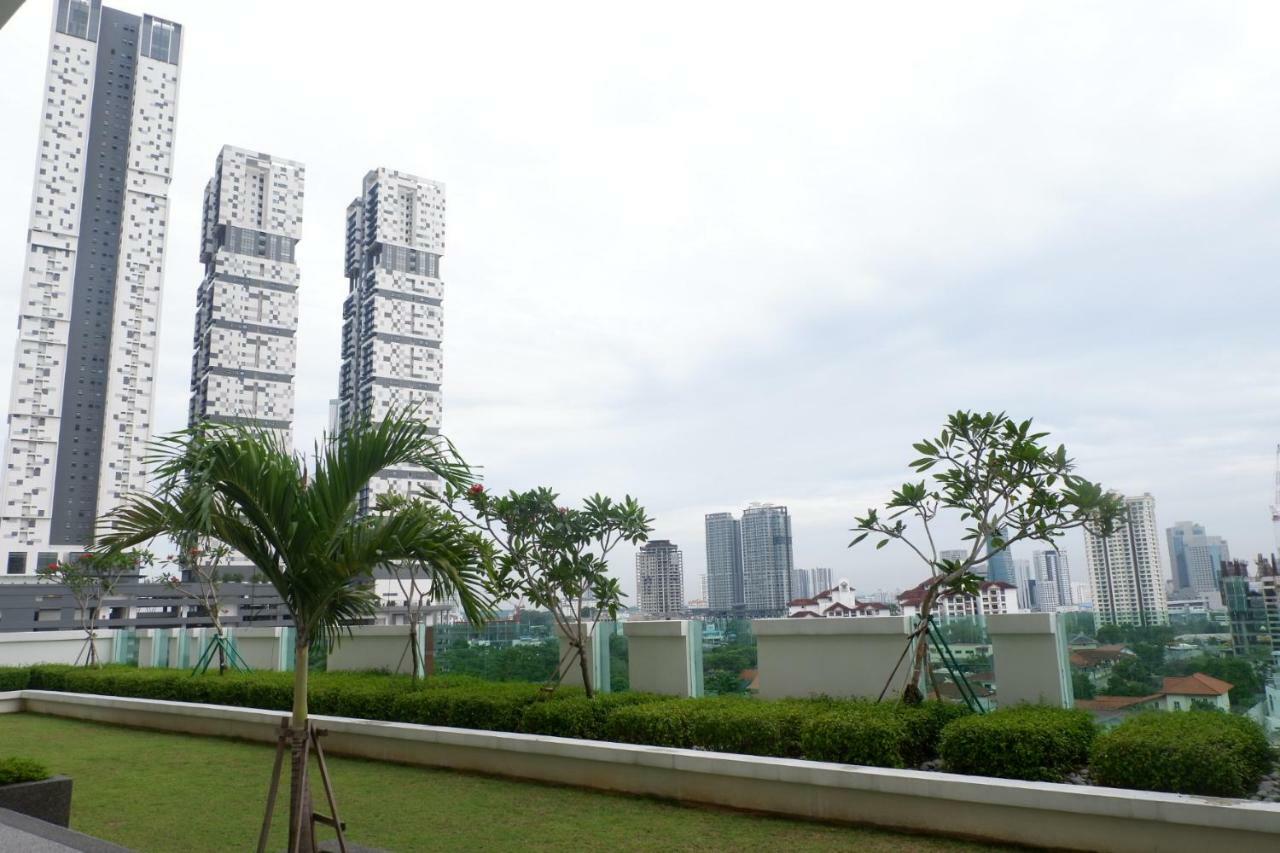 The Pinnacle Tower Johor Bahru Exterior photo